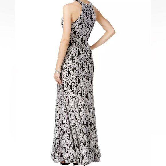 Rightway lace gowned - Picture 2 of 5